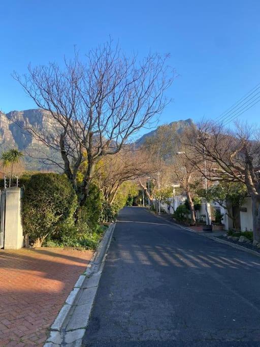 Vineyard House Newlands - With Pool & Views Of Table Mountain Villa Cape Town Exterior photo